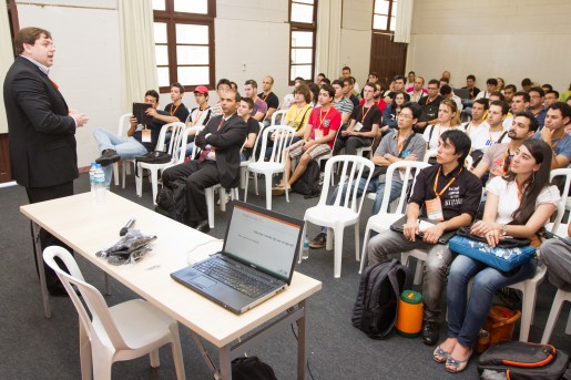PTI LATINOWARE 2012 - Jovem EMpreendedor no universo do Sftware livre - Luana-4