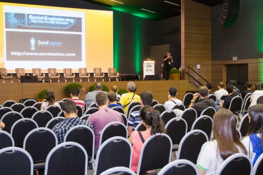 PTI,LATINOWARE_2012,Redes_Sociais_e_Engenharia_Social,Paulo_Fernando_Lamellas