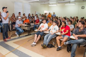 Com sala lotada, Juliano Augusto Souza explica porquê usar o Joomla